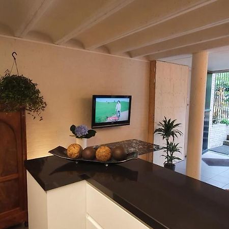Waar Maas & Waal..... Apartamento Woudrichem Exterior foto