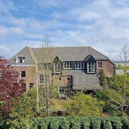 Waar Maas & Waal..... Apartamento Woudrichem Exterior foto