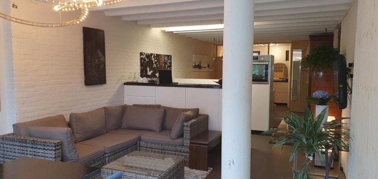 Waar Maas & Waal..... Apartamento Woudrichem Exterior foto