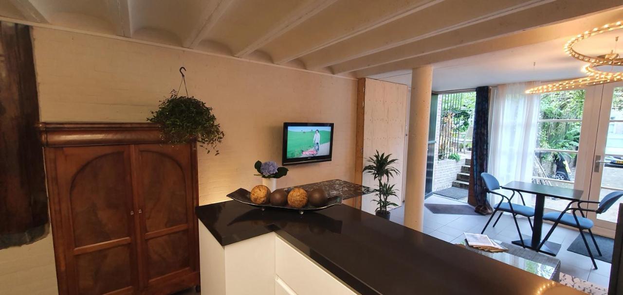 Waar Maas & Waal..... Apartamento Woudrichem Exterior foto