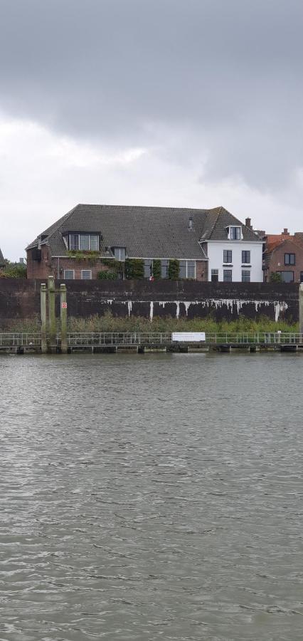Waar Maas & Waal..... Apartamento Woudrichem Exterior foto